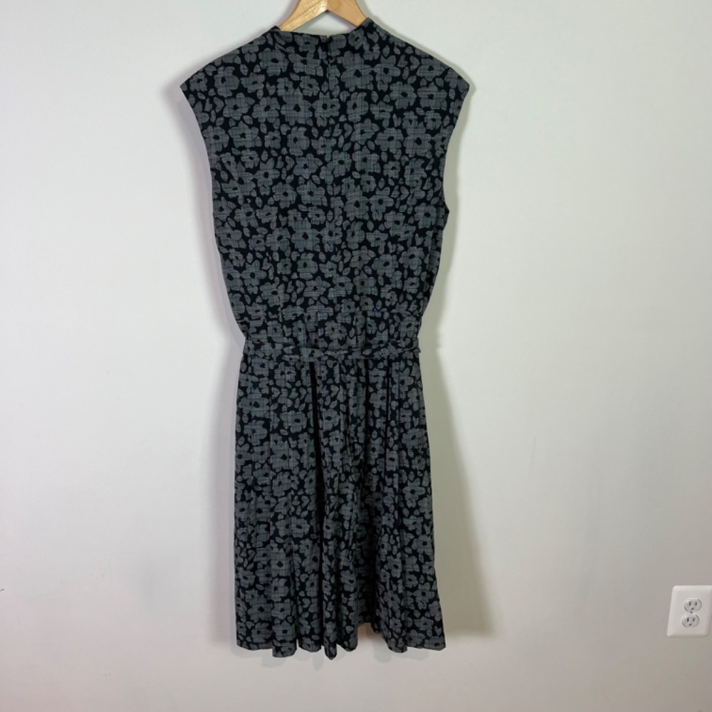 Brooks Brothers Black and Gray Floral Print Pleated Dress - Picture 3 of 11